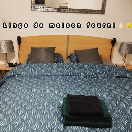 פואה Appartement Avec Cour Plein Centre מראה חיצוני תמונה