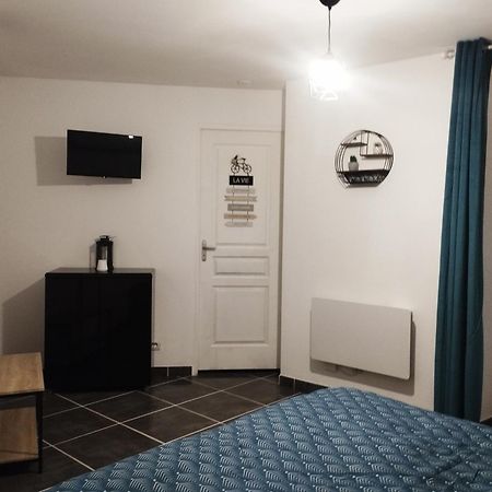 פואה Appartement Avec Cour Plein Centre מראה חיצוני תמונה