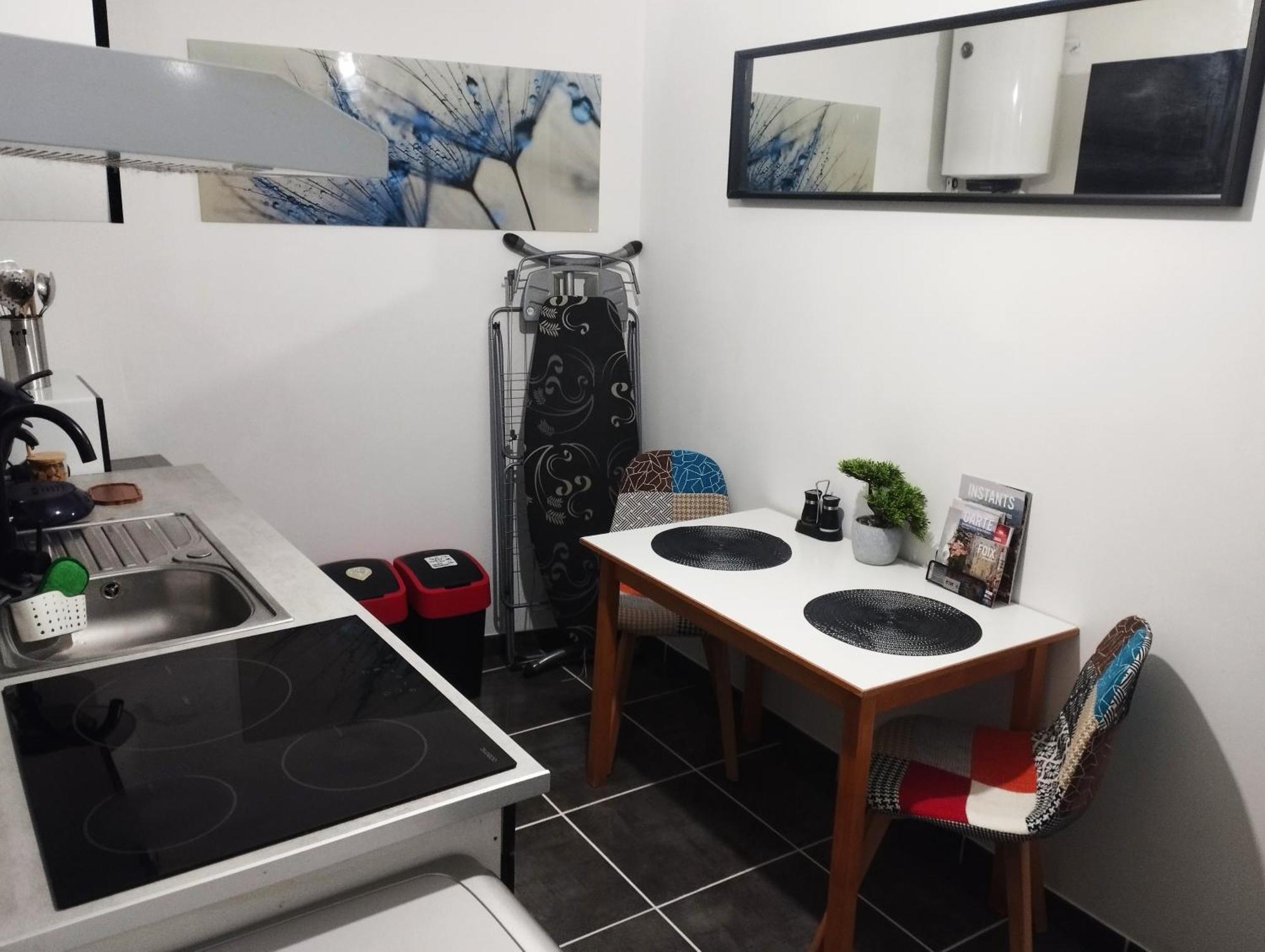פואה Appartement Avec Cour Plein Centre מראה חיצוני תמונה