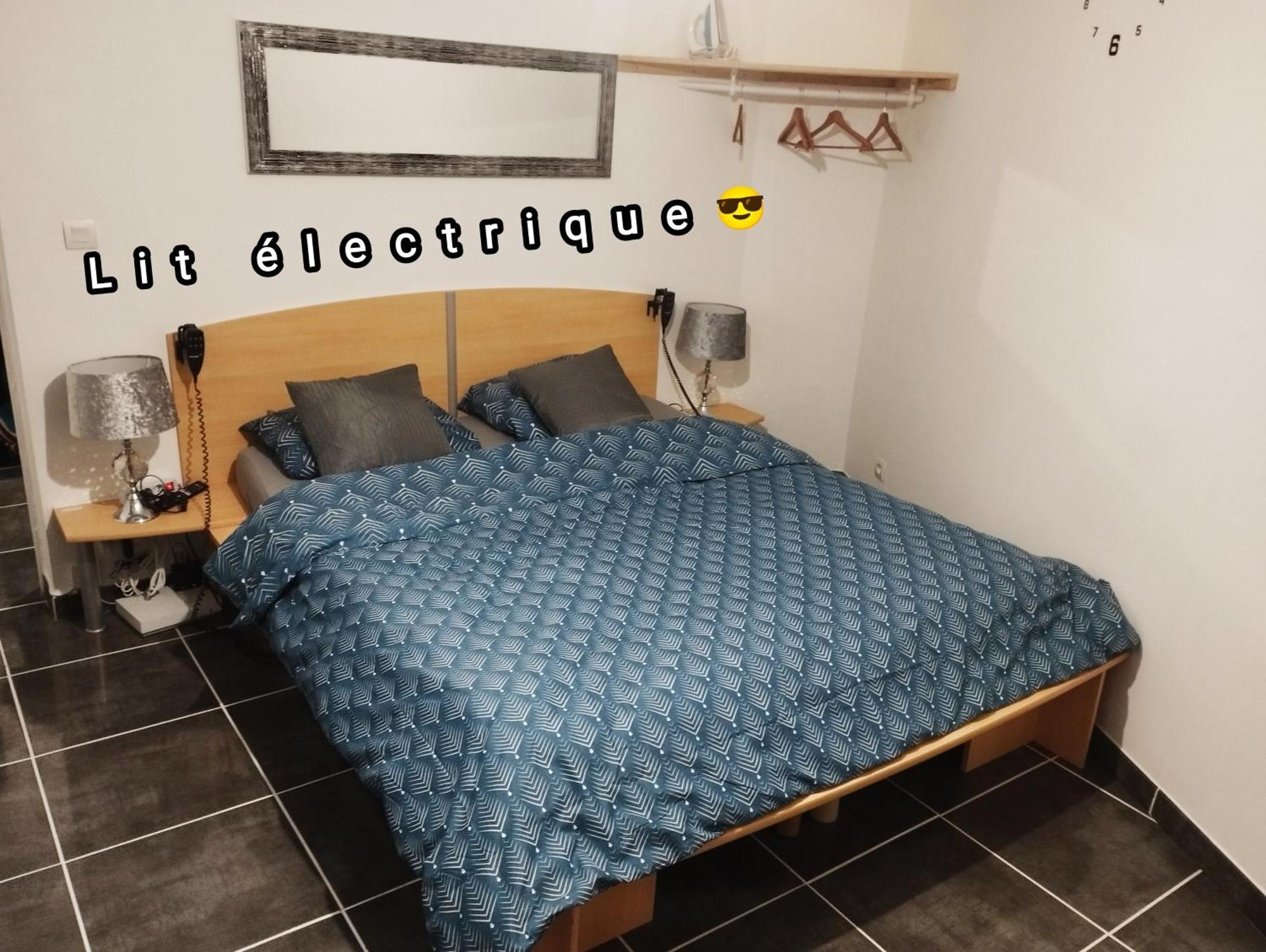 פואה Appartement Avec Cour Plein Centre מראה חיצוני תמונה