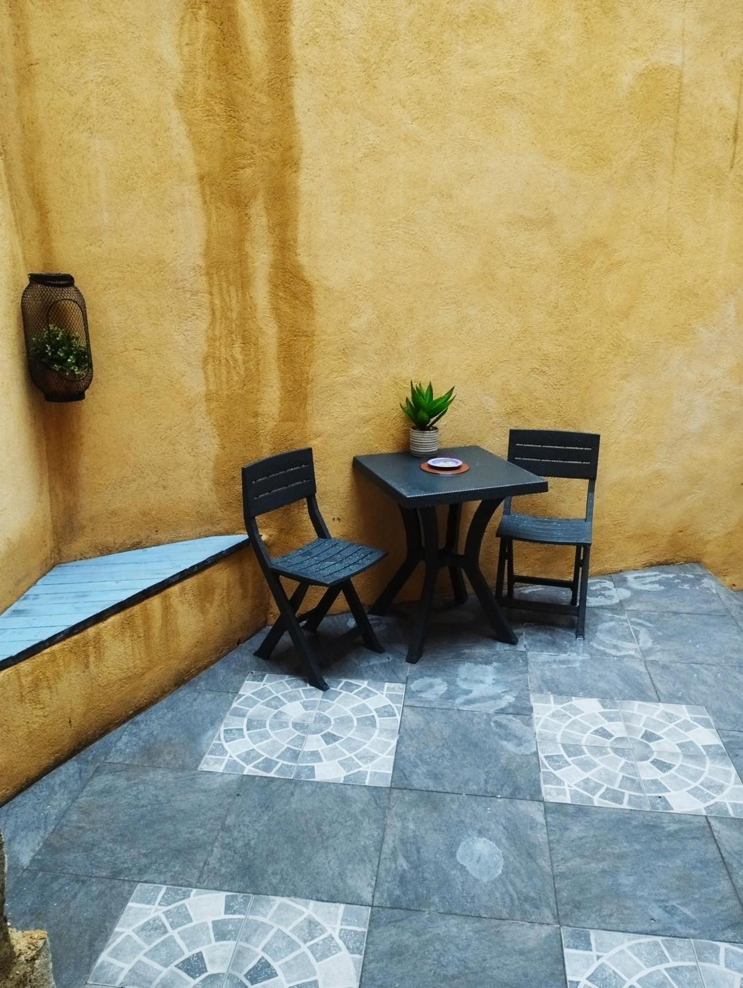 פואה Appartement Avec Cour Plein Centre מראה חיצוני תמונה